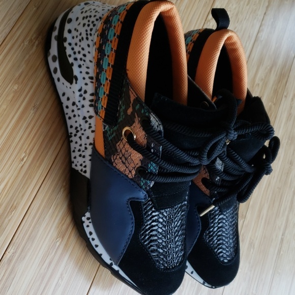 Steve Madden Shoes - Steve Madden sneaker